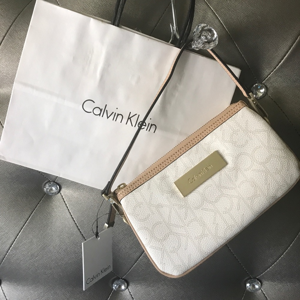 Calvin Klein Jordan wristlet - Picture 2 of 6