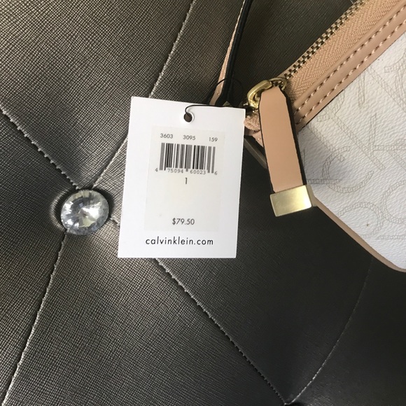 Calvin Klein Jordan wristlet - Picture 3 of 6