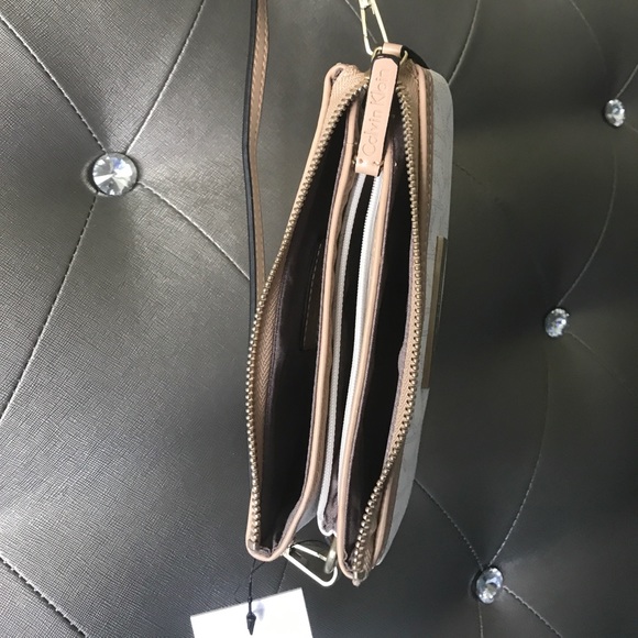 Calvin Klein Jordan wristlet - Picture 5 of 6