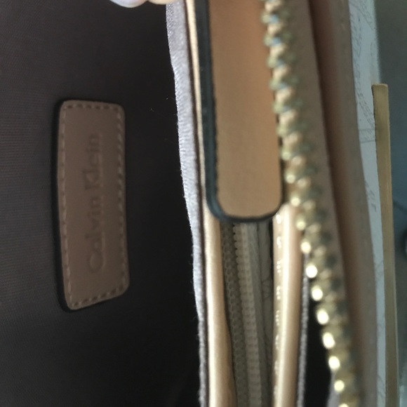 Calvin Klein Jordan wristlet - Picture 6 of 6