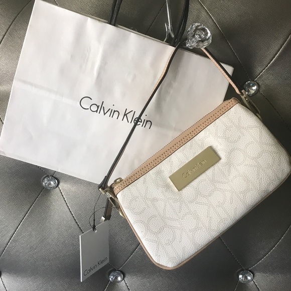 Calvin Klein Jordan wristlet - Picture 2 of 6