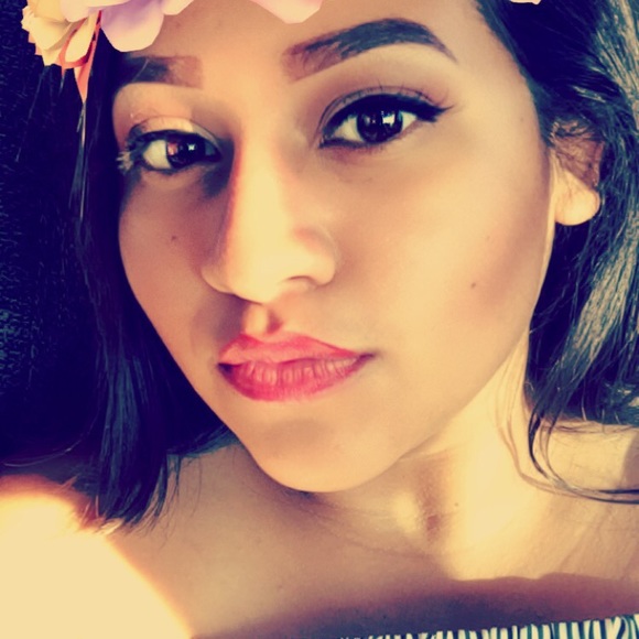 Meet your Posher, Anabelle - Picture 1 of 1