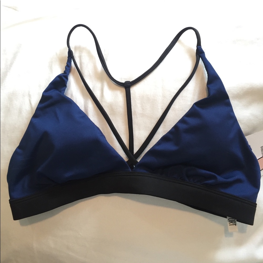 Victoria Sport Strappy Sports Bra