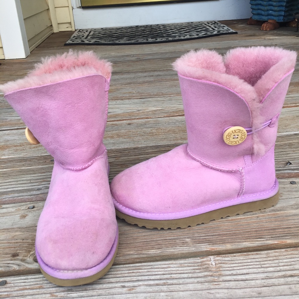 Ugg pink one-buttoned bootie