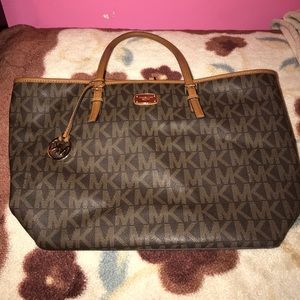 ONE HOUR SALE!!! Mk EXTRA LARGE TOTE BAG