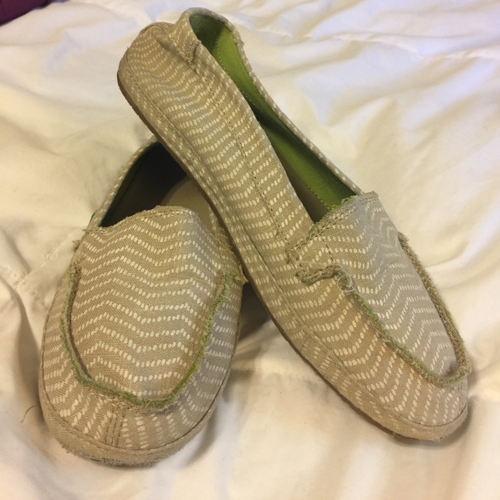 ‼️FINAL SALE PRICE‼️Tan Sanuks Flats
