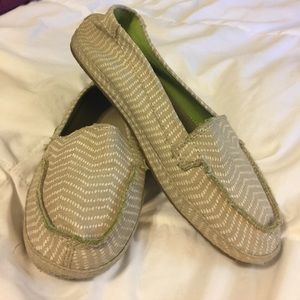 ‼️FINAL SALE PRICE‼️Tan Sanuks Flats