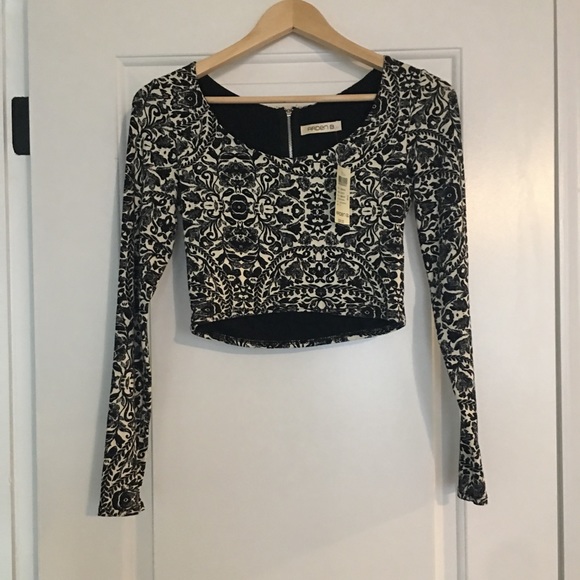 ARDEN B LONG SLEEVE CROP TOP NWT - Picture 1 of 1