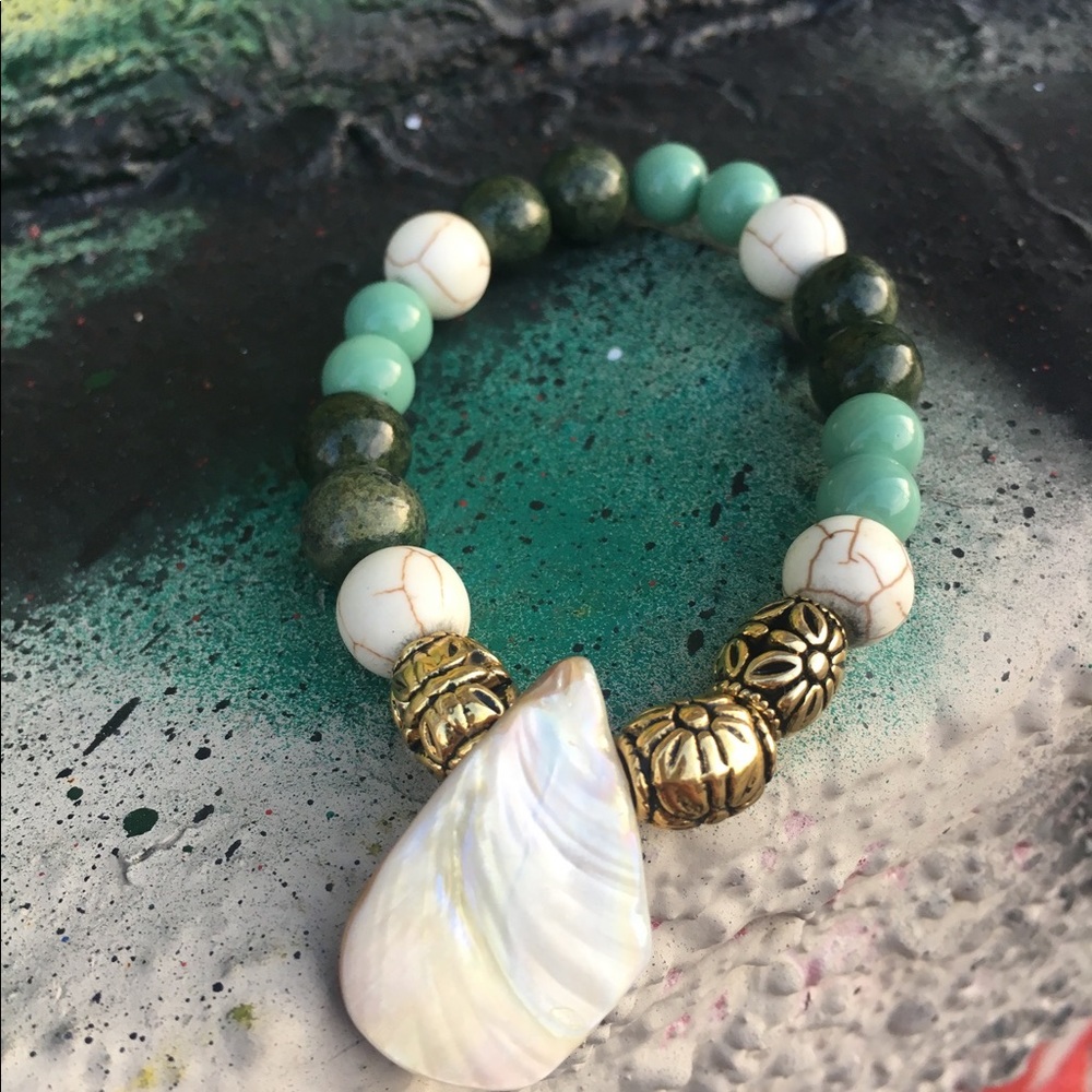 Elastic beaded bracelets