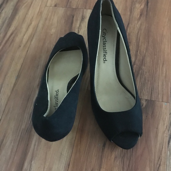 Women's Peep Toe Heel - Picture 3 of 3