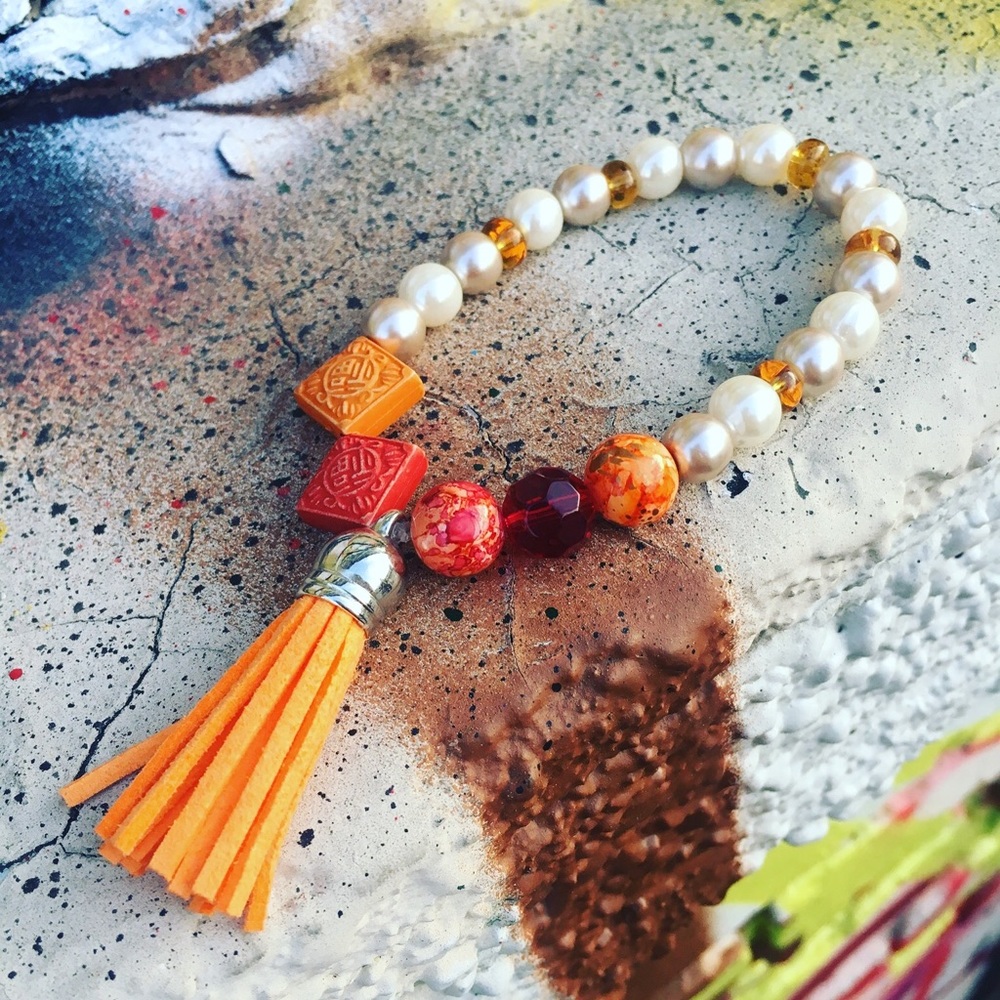 Elastic beaded bracelets