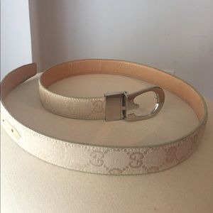 Reflects authenticity/ Gucci belt