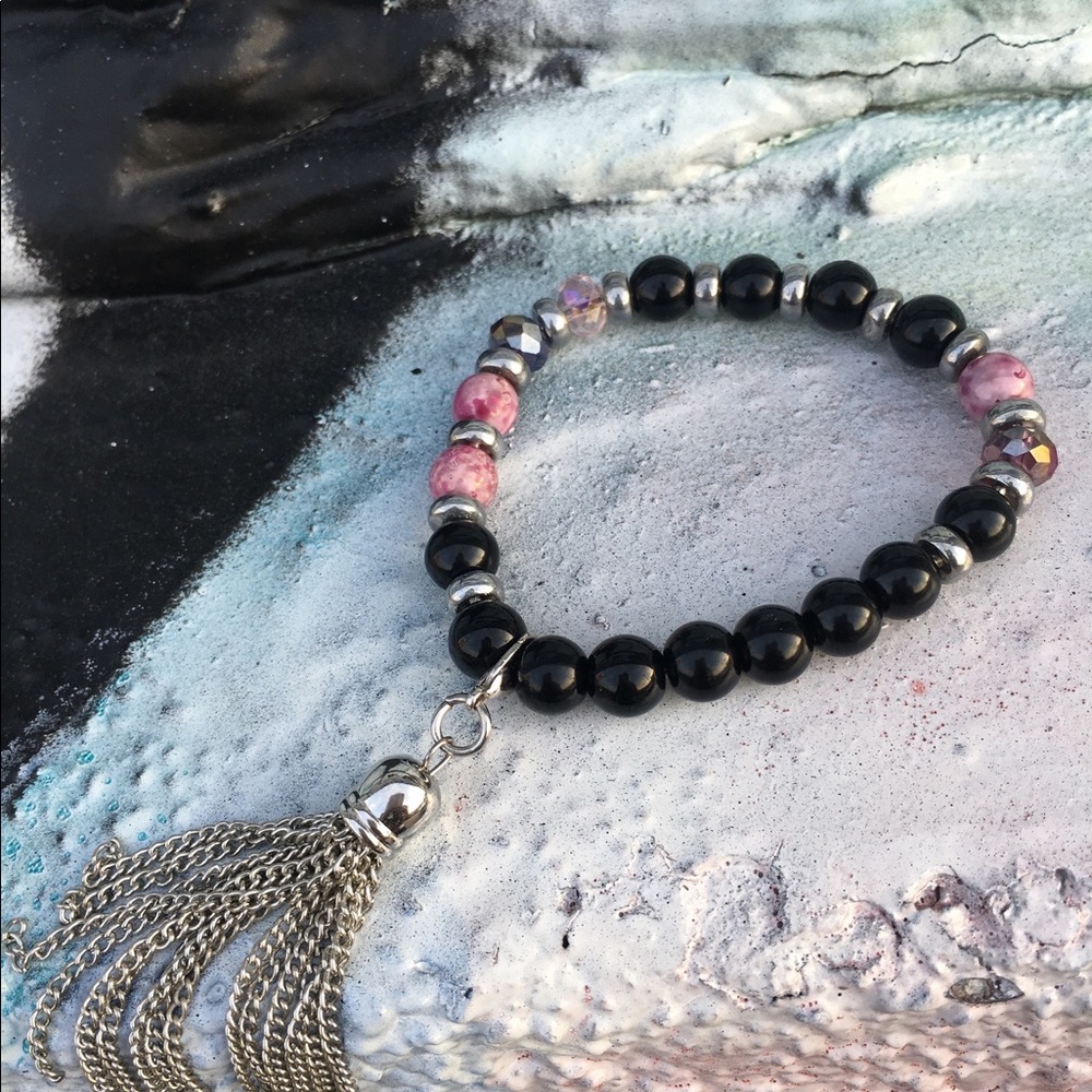 Elastic beaded bracelets