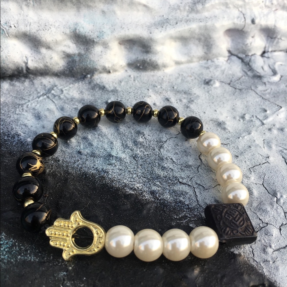 Elastic beaded bracelets