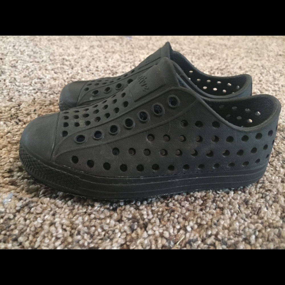 Native size 8c black shoes