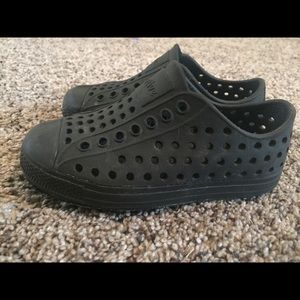 Native size 8c black shoes