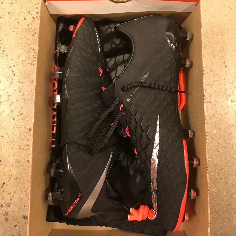 Nike Men's hypervenom 3 soccer cleats retail $250