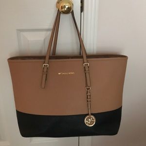 Large Michael Kors Getaway Tote