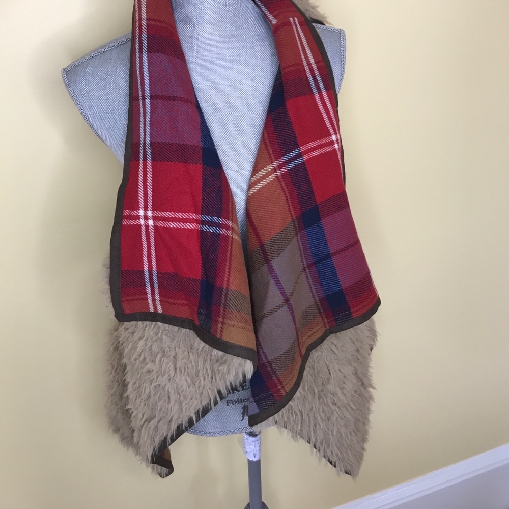 Fabulous textured vest -New with tags - size small