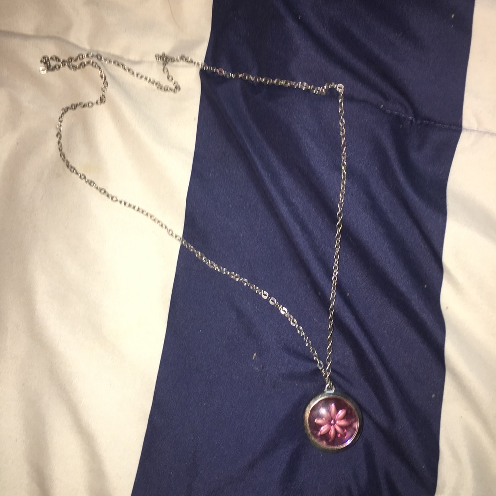 Perfume charm necklace - Pretty by Elizabeth Arden