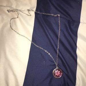 Perfume charm necklace - Pretty by Elizabeth Arden