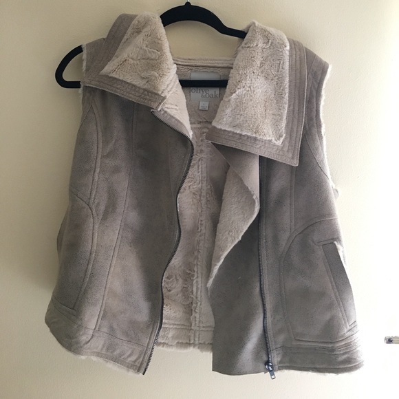 Olive & Oak faux suede/fur vest - Picture 2 of 6