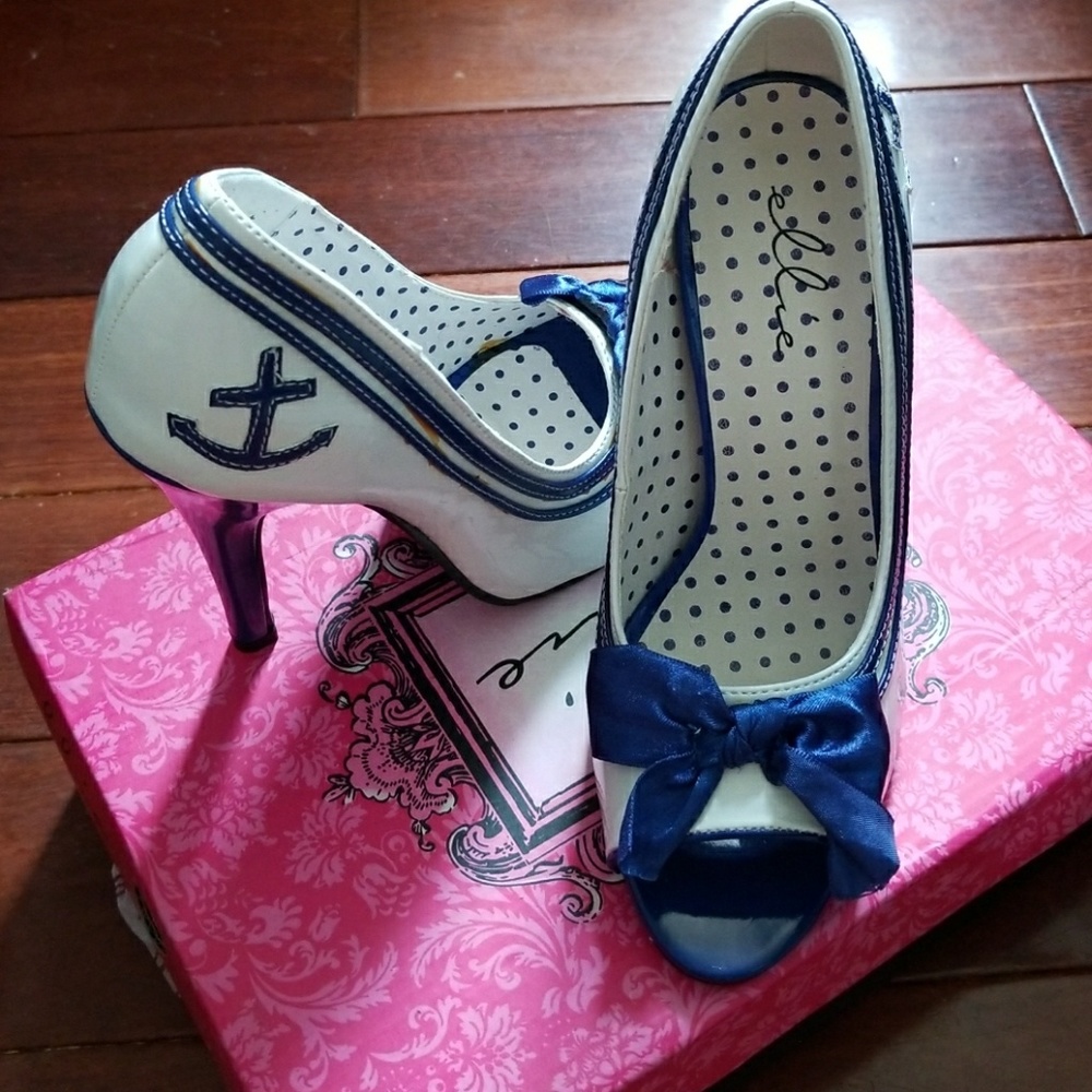 Anchor Peep toe pumps Size 6