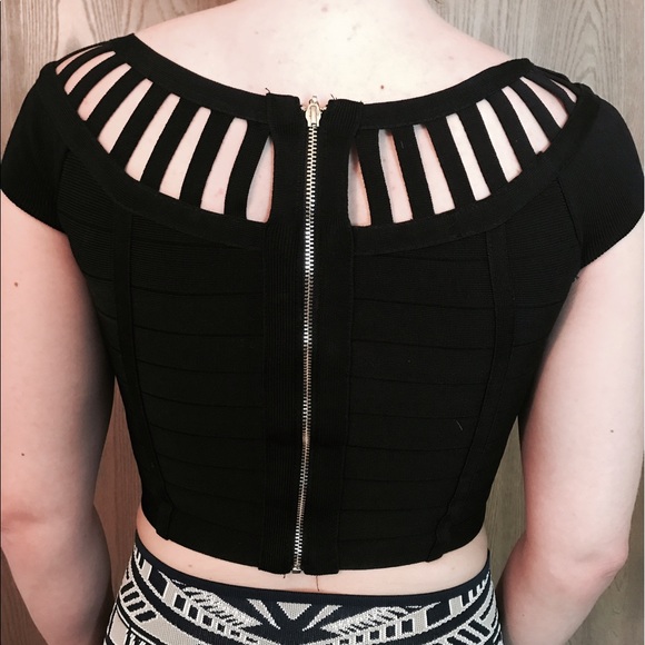Bebe Cut-Out Crop Top - Picture 3 of 6