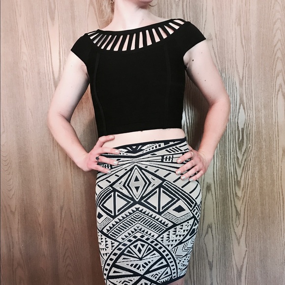 Bebe Cut-Out Crop Top - Picture 4 of 6