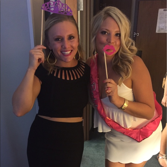 Bebe Cut-Out Crop Top - Picture 5 of 6