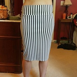 Lularoe Cassie - black and white stripes