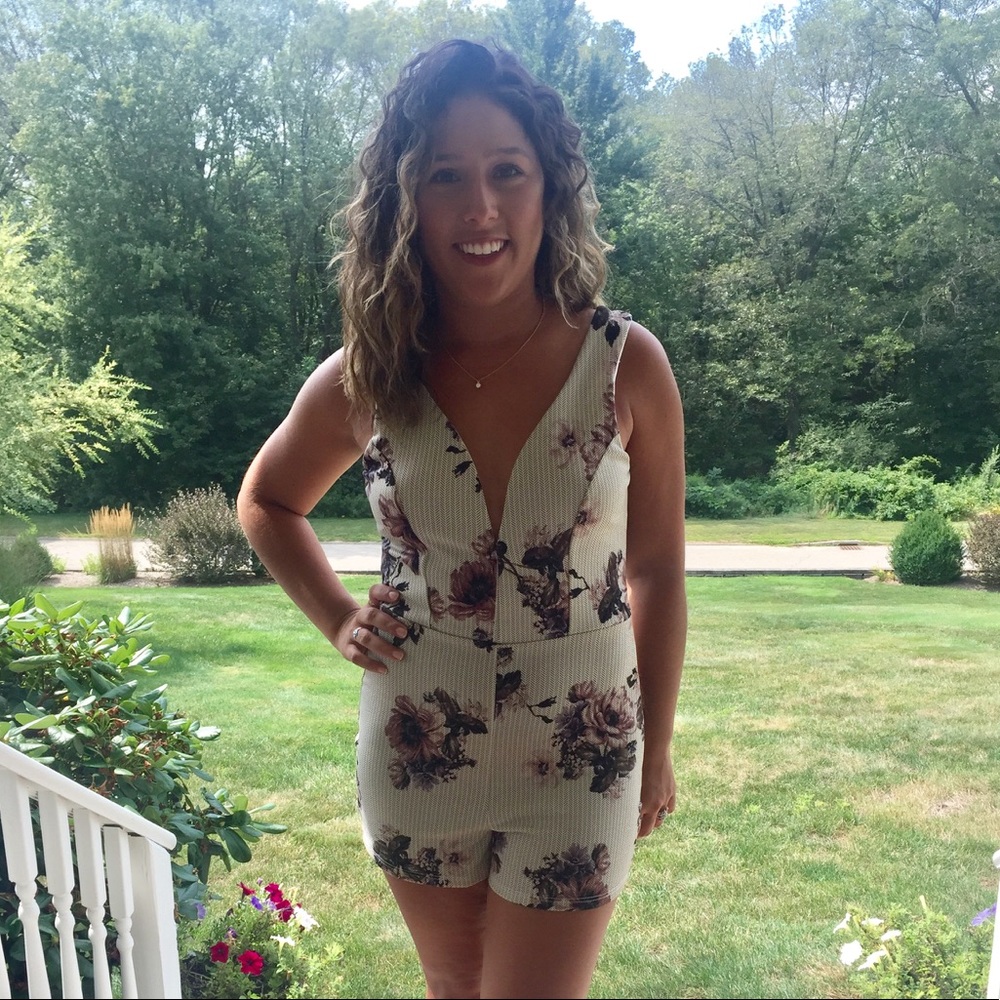 Belle Floral Romper - Picture 2 of 3