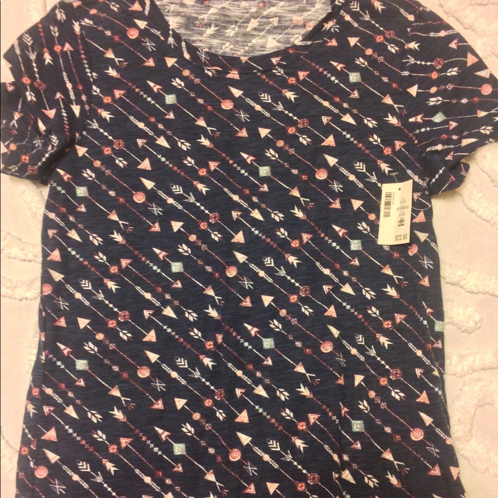 Arrow print Aeropostale shirt NWT