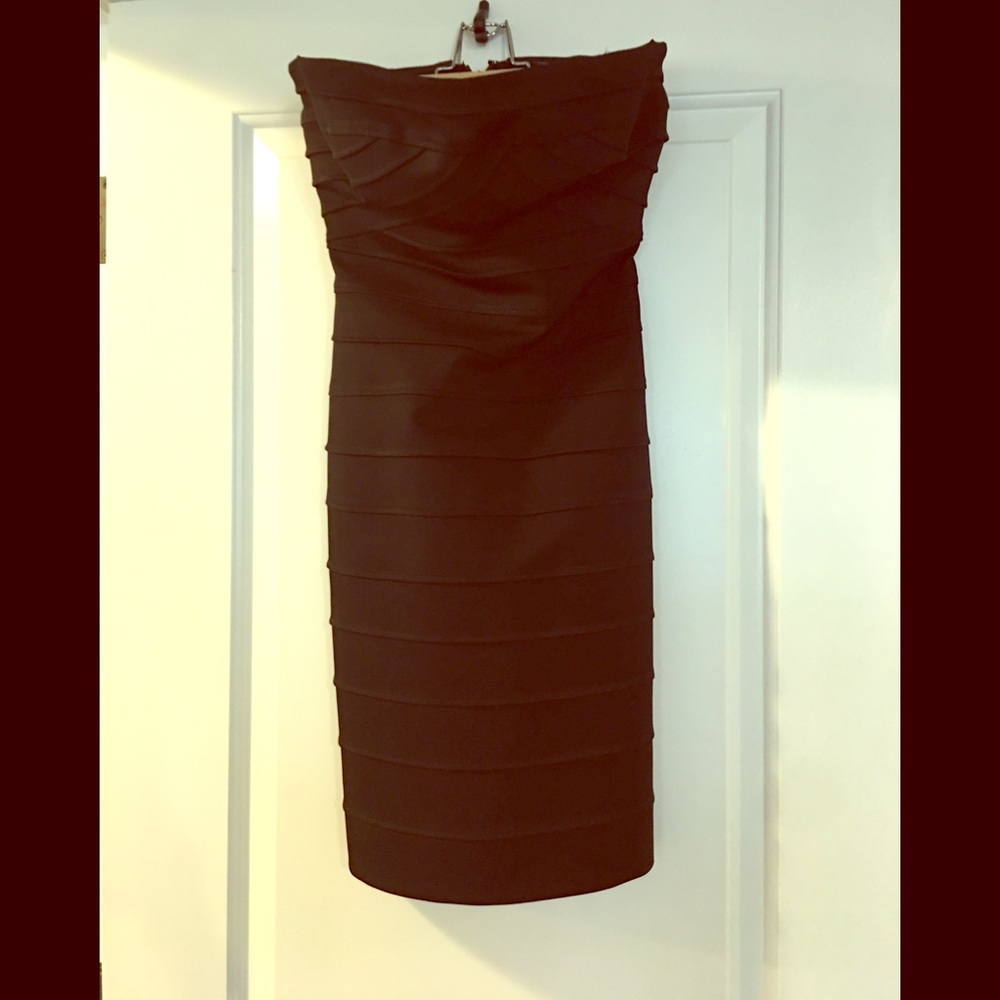 BCBG MAXAZRIA BLACK STRAPLESS DRESS