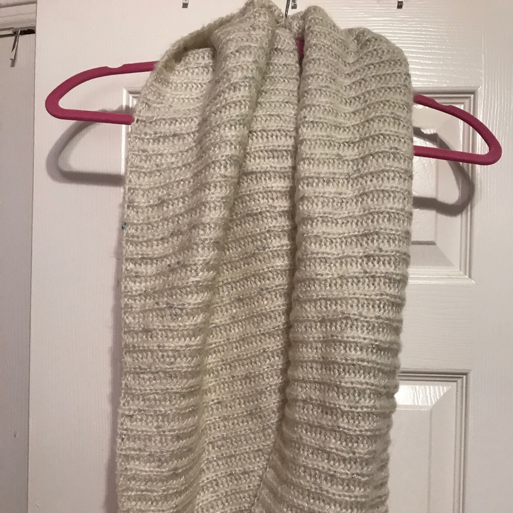 Chunky infinity scarf