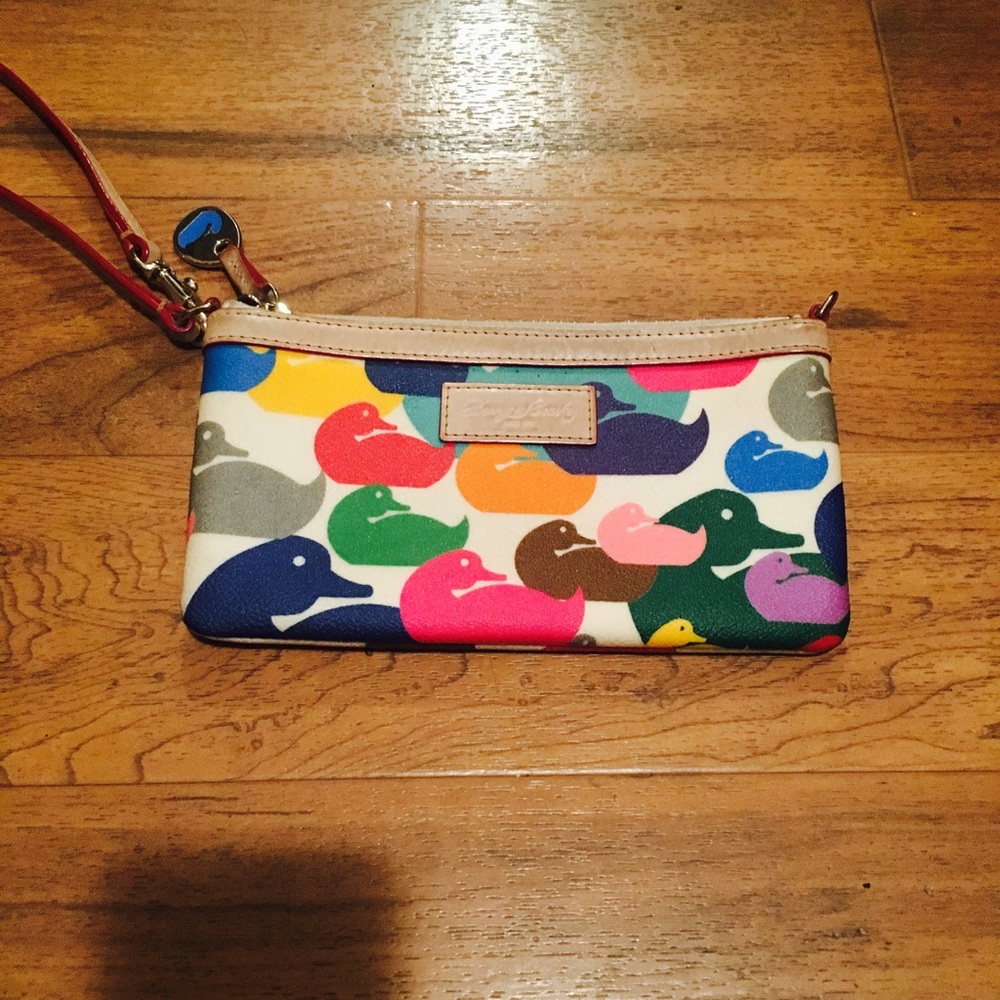 🔐Dooney & Bourke multi color wristlet🔐