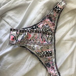 ❗️MAKE ME AN OFFER❗️Victoria's Secret swim bottoms