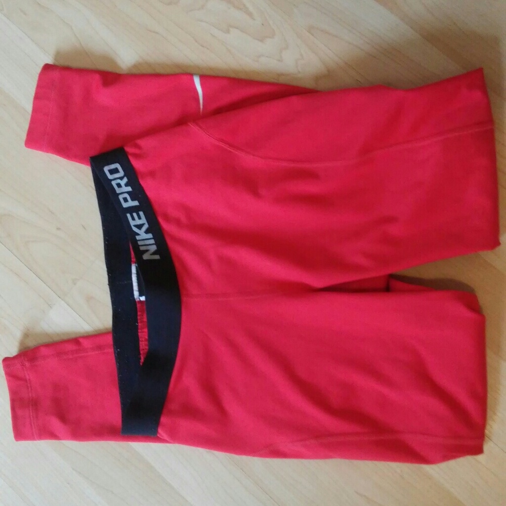 HIGH WAISTED NIKE PRO LEGGINGS