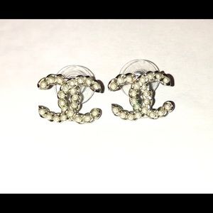 Chanel Pearl CC stud earrings