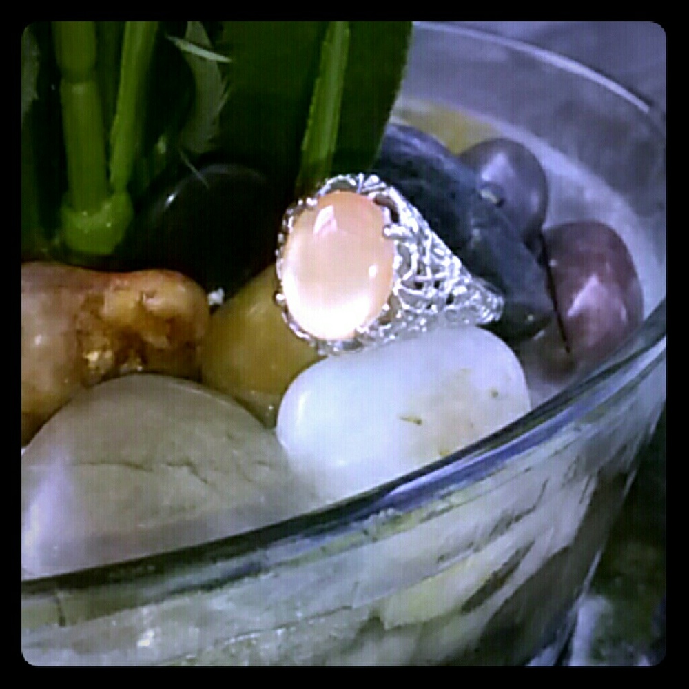 🎀SaLe🎀 Vintage Sterling/Peach MOP Filigree Ring