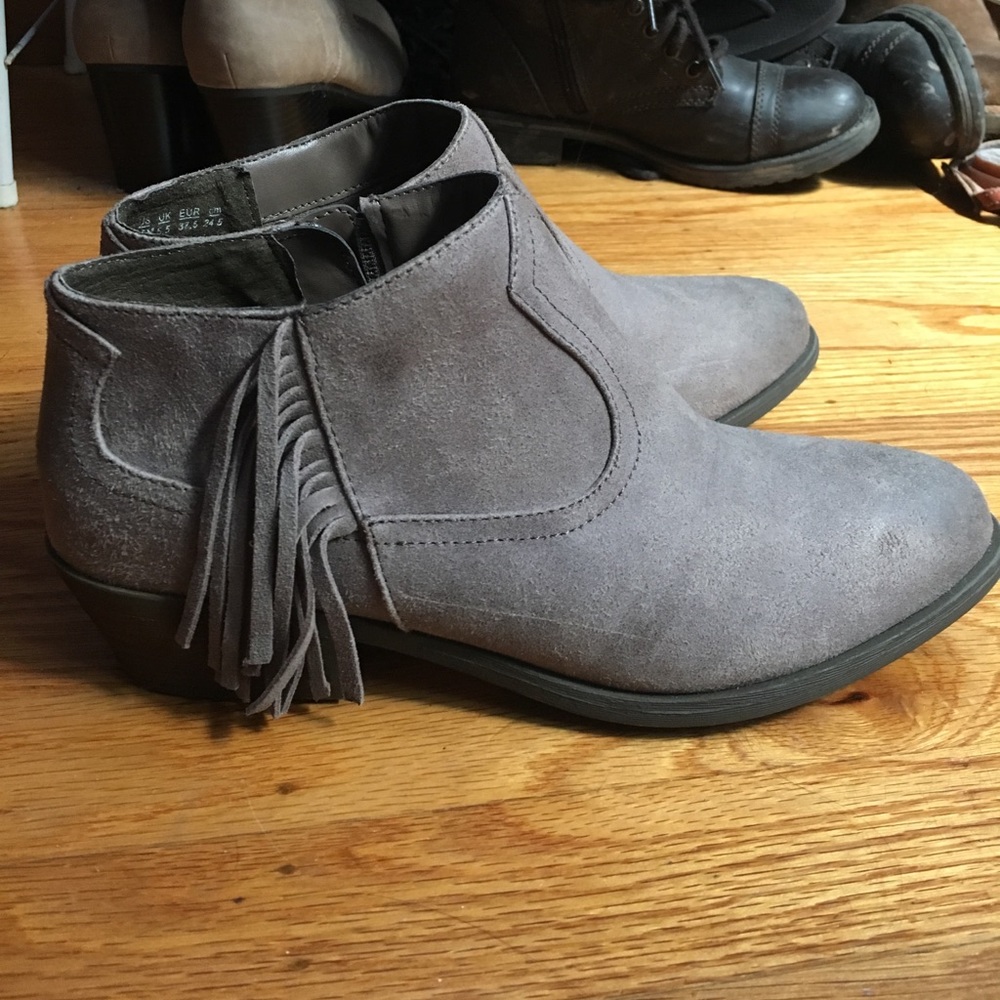 Brand new ankle boots with tassels
