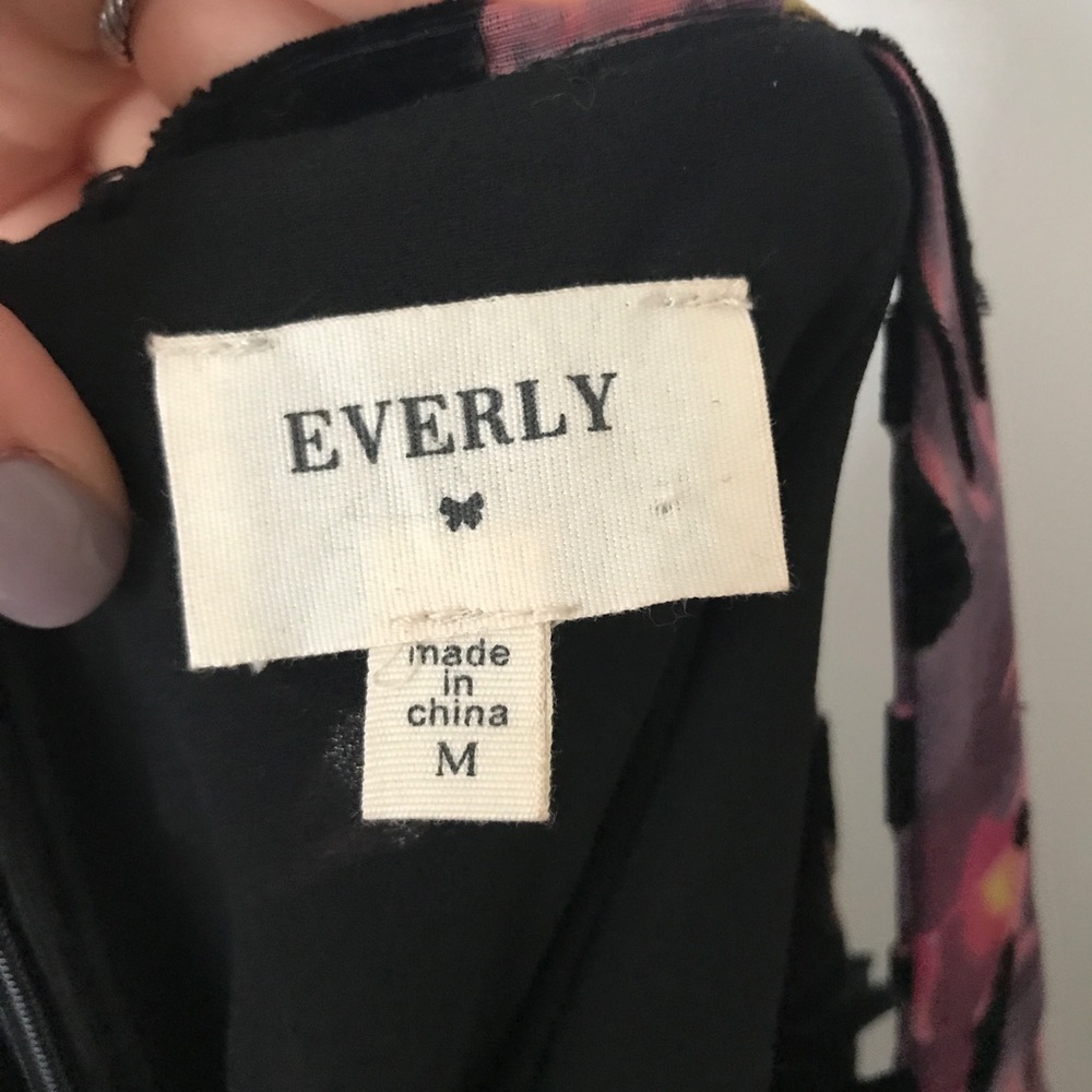 NWOT everly floral velvet dress never worn sz M - Picture 7 of 8