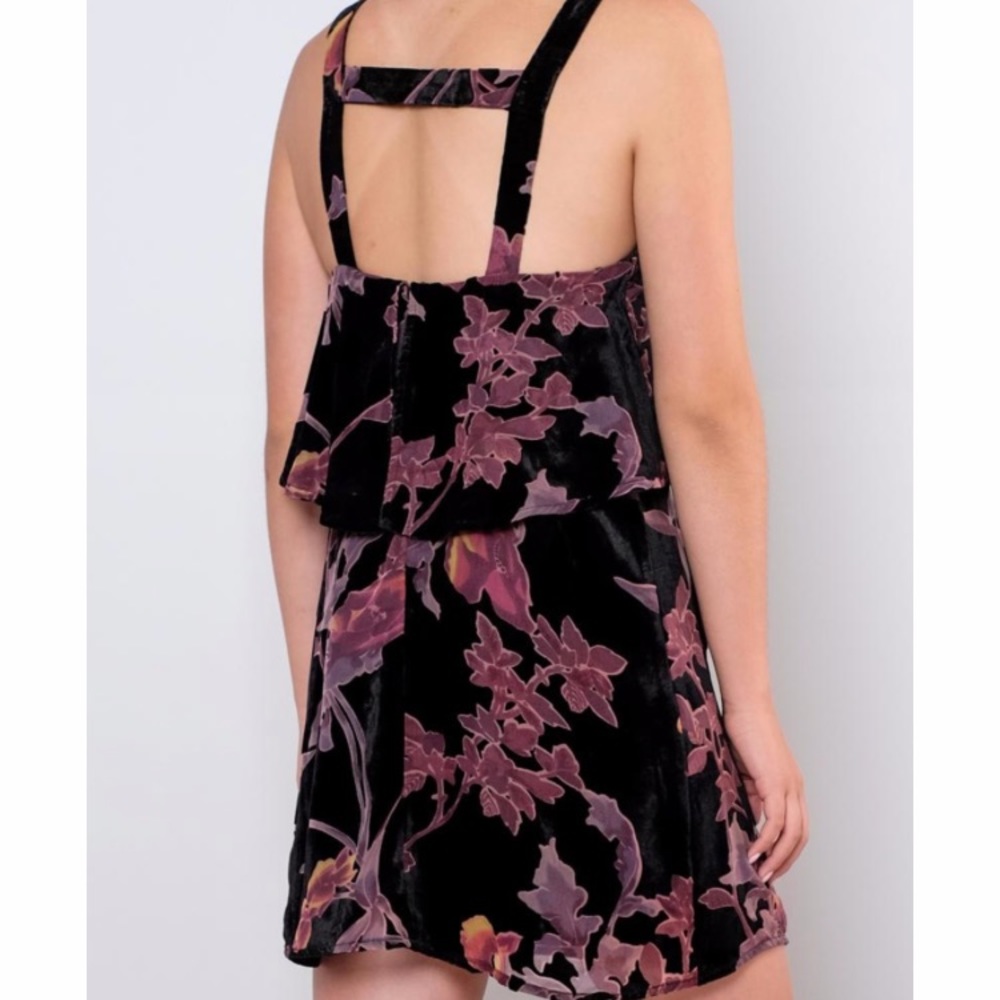 NWOT everly floral velvet dress never worn sz M - Picture 2 of 8