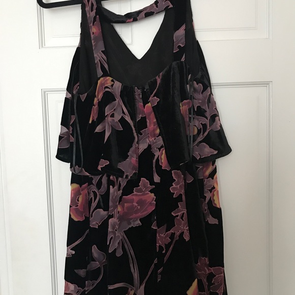NWOT everly floral velvet dress never worn sz M - Picture 5 of 8