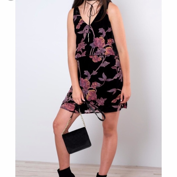 NWOT everly floral velvet dress never worn sz M - Picture 3 of 8