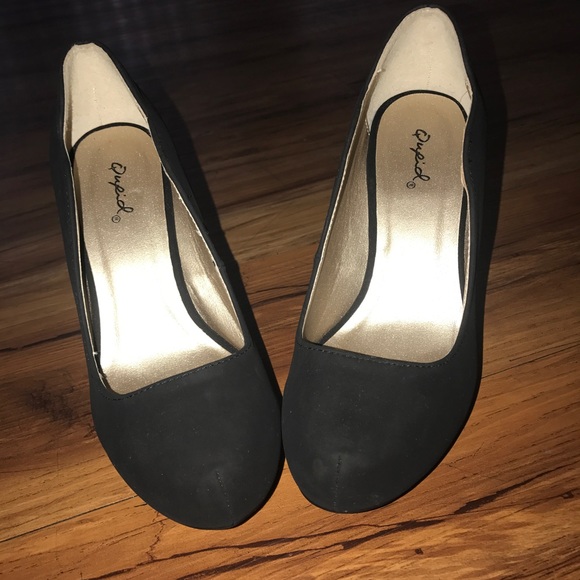 Women's Heels Size 6 - Picture 2 of 2