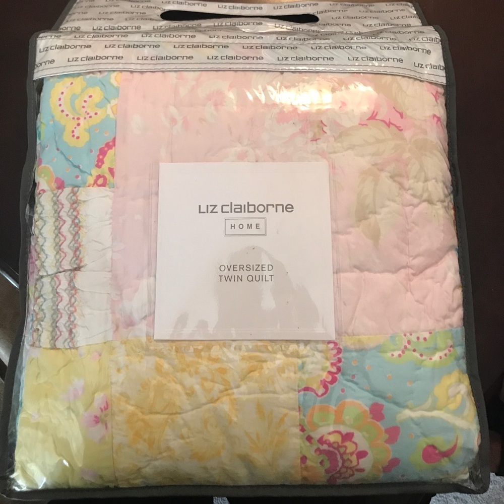 Liz Claiborne Oversized Twin Quilt