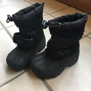 Snow boots