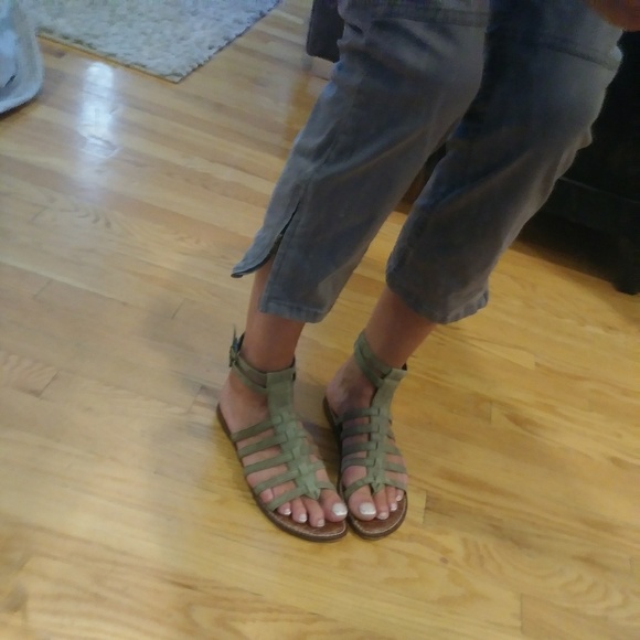 Talbots Petites Gray/Khaki zippered Capri Pants - Picture 4 of 5