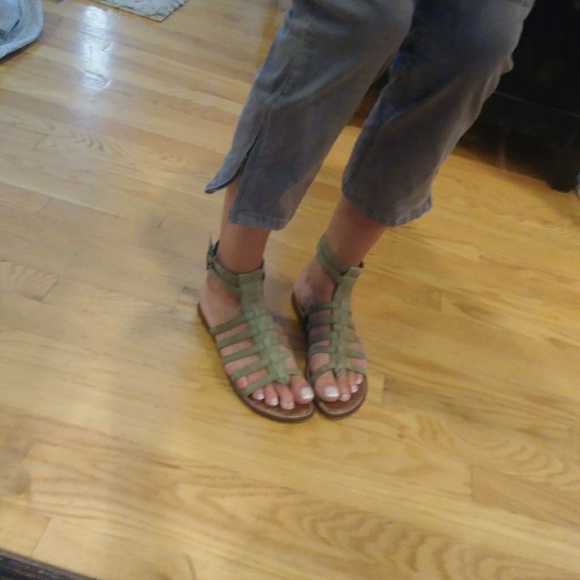 Talbots Petites Gray/Khaki zippered Capri Pants - Picture 5 of 5